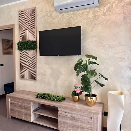Lismarty's House A Vicino Al Mare Con Parcheggio Wifi E Ac Apartment
